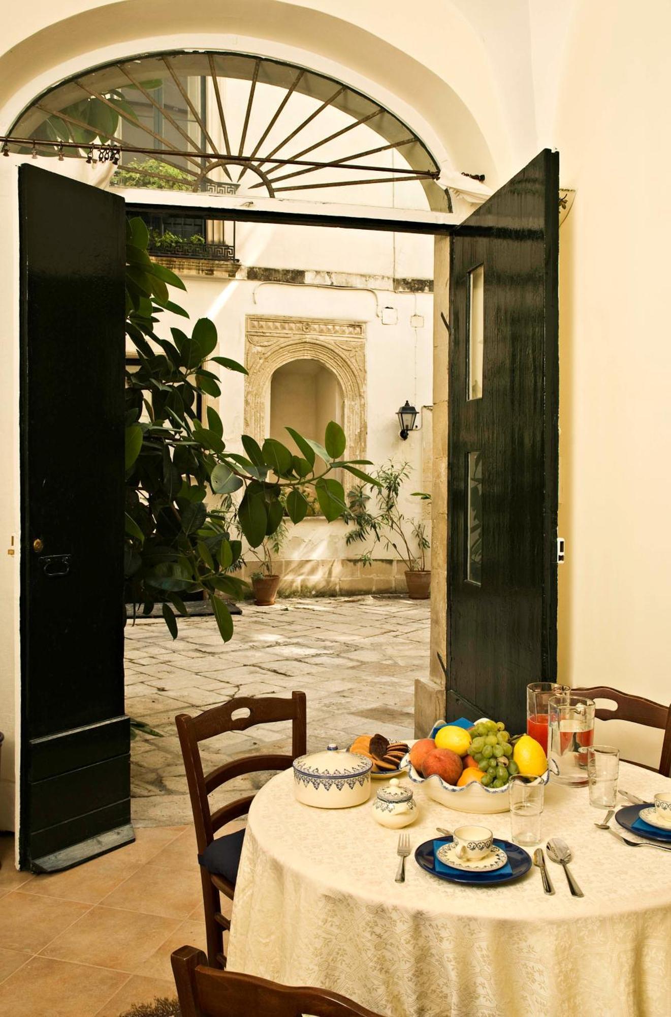 Apartamento Palazzo Bernardini Lecce Exterior foto